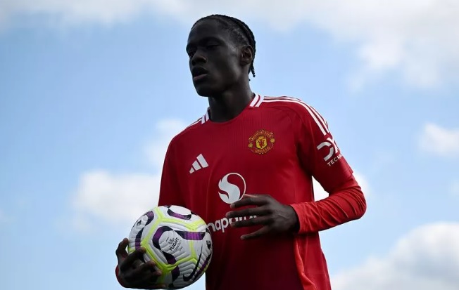 Bendito Mantato Ngôi sao triển vọng vươn tới đội một Manchester United dưới thời Ruben Amorim