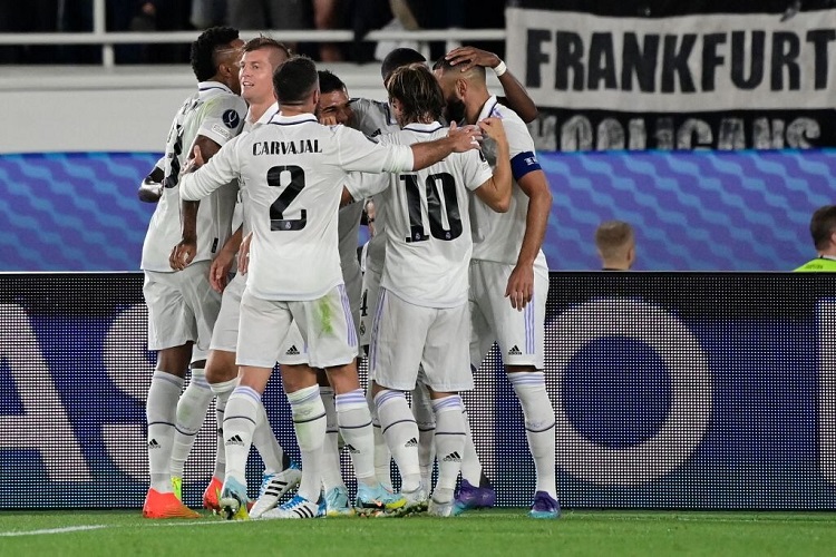 Bộ đôi Vinicius - Benzema tiếp tục tỏa sáng