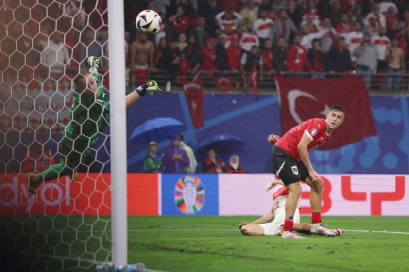 Pha cứu thua như người nhện giúp Thổ Nhĩ Kỳ vào tứ kết Euro 2024