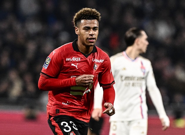 Arsenal Đánh Bại Man Utd trong Cuộc Đua Chữ Ký Tiền Vệ Siêu Sao Desire Doue