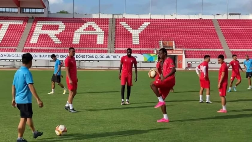 Tiền đạo từng