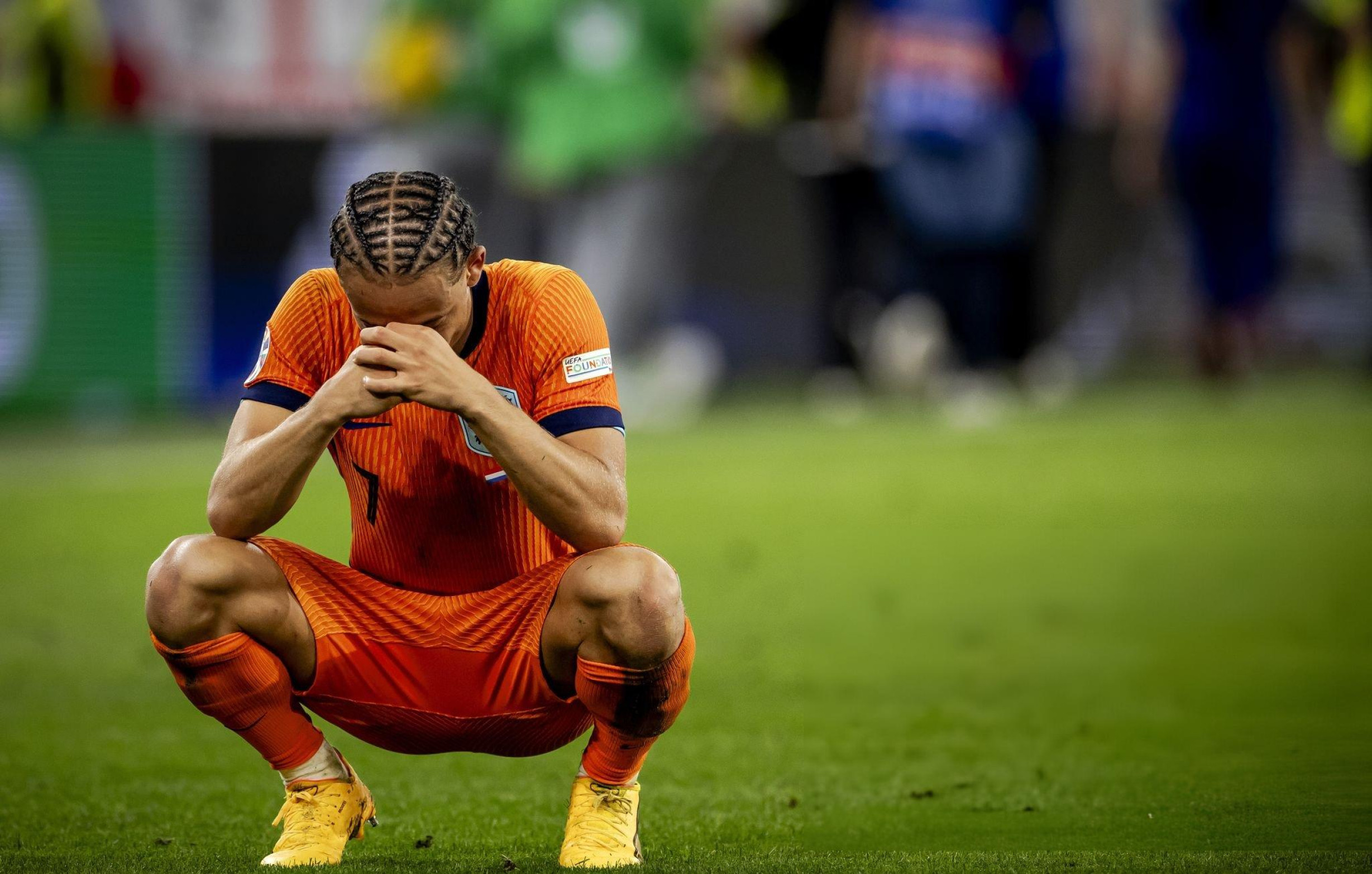 Xavi Simons: Đóa hoa tuy-líp nở sớm, héo úa bởi cơn gió dữ