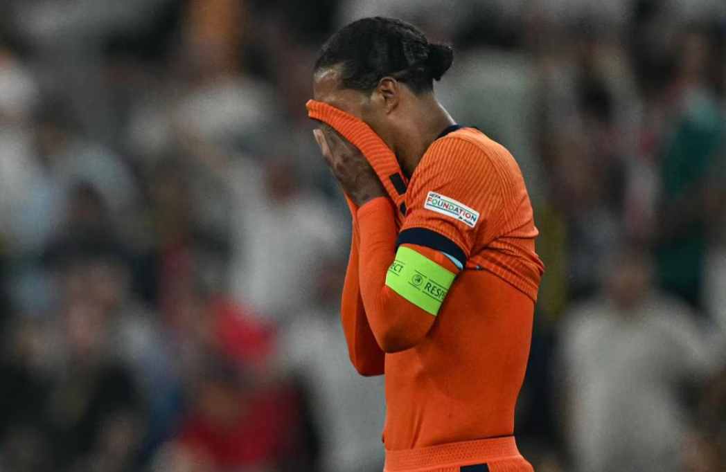 Virgil Van Dijk cân nhắc tương lai sau thất bại của Hà Lan