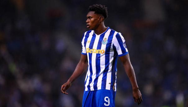 Chelsea và Manchester United tranh giành tiền đạo trẻ triển vọng Samu Omorodion