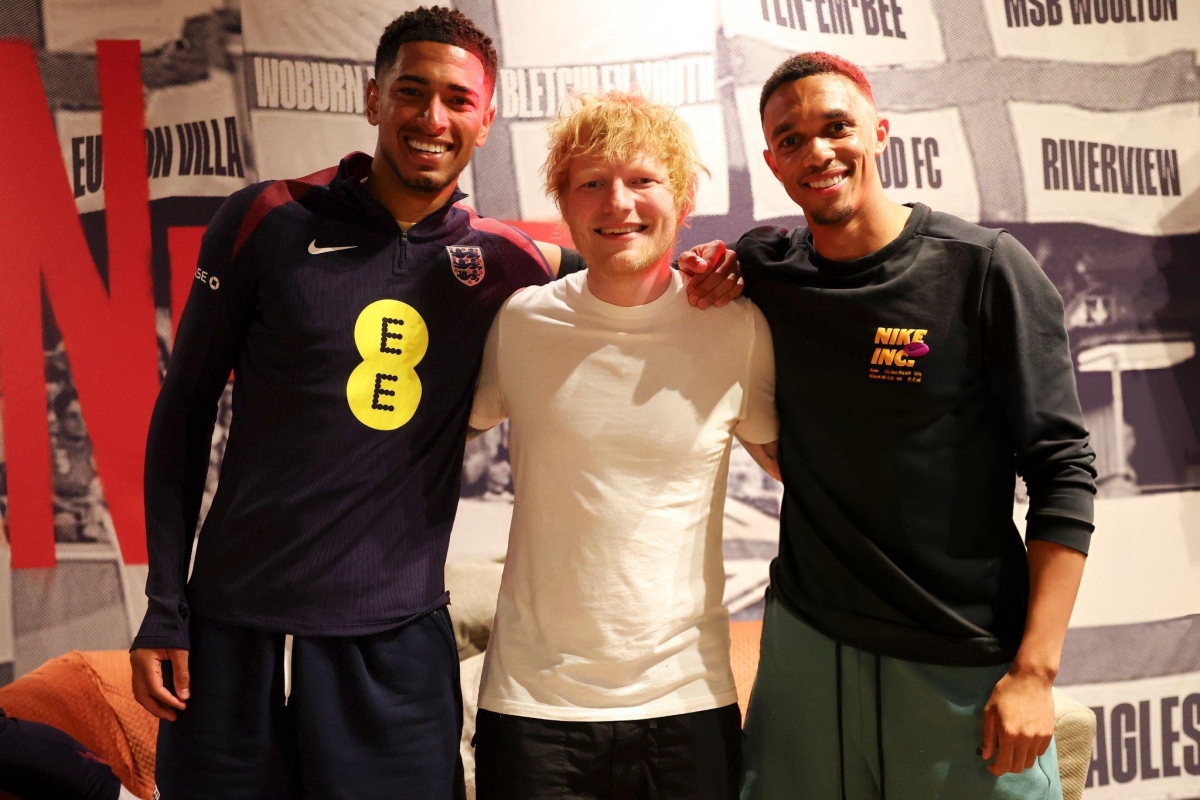 Ed Sheeran khuấy động Đoàn quân Ba Sư bằng buổi tiệc âm nhạc bất ngờ