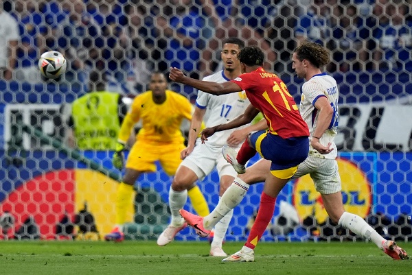 Lamine Yamal: Ngôi sao trẻ của Tây Ban Nha vượt trội Kylian Mbappe tại EURO 2024