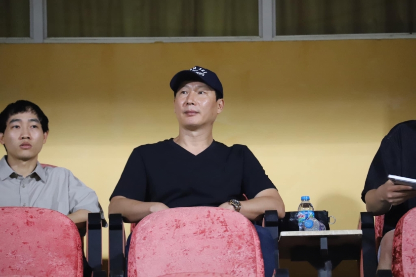 HLV Kim Sang Sik đến Indonesia để chuẩn bị cho AFF Cup 2024