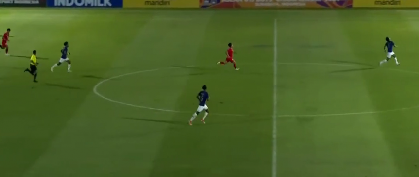 Chất lượng sân vận động tại U19 Đông Nam Á 2023: Ánh sáng tối tăm và mùi hôi thối