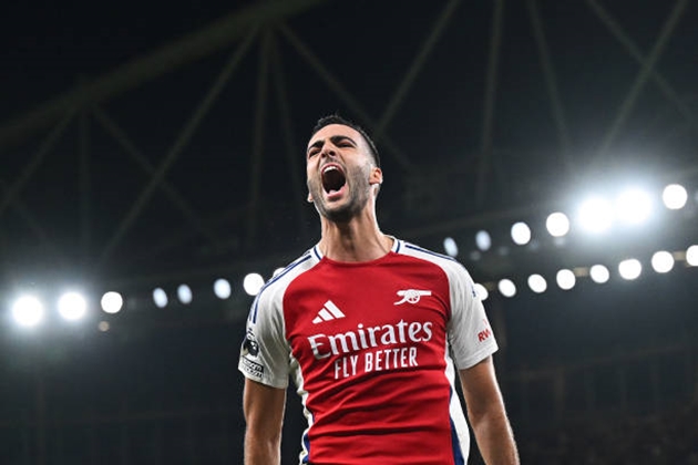Mikel Merino Tỏa Sáng, Đưa Arsenal Vượt Lên Liverpool Trong Cuộc Đối Đầu Đầy Kịch Tính