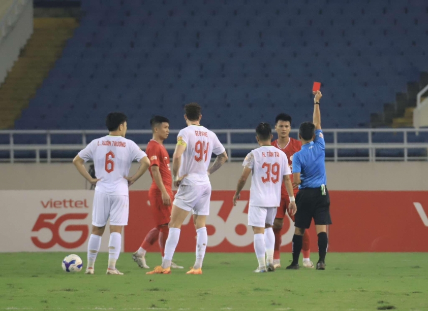 Trước thềm hội quân ĐT Việt Nam 14 cá nhân nhận lệnh cấm thi đấu ở vòng 9 V-League
