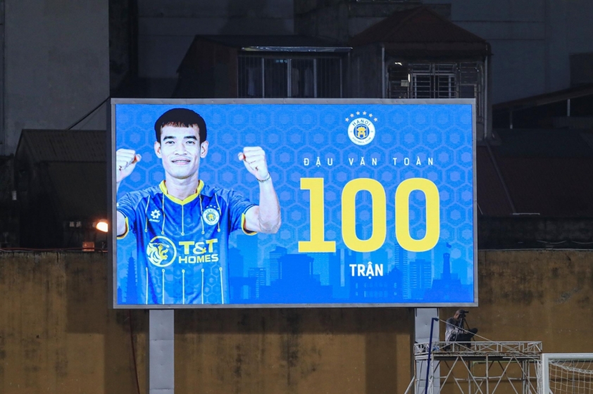 Đậu Văn Toàn Chạm Mốc 100 Trận Cho Hà Nội FC, VFF Gửi Lời Chúc Mừng
