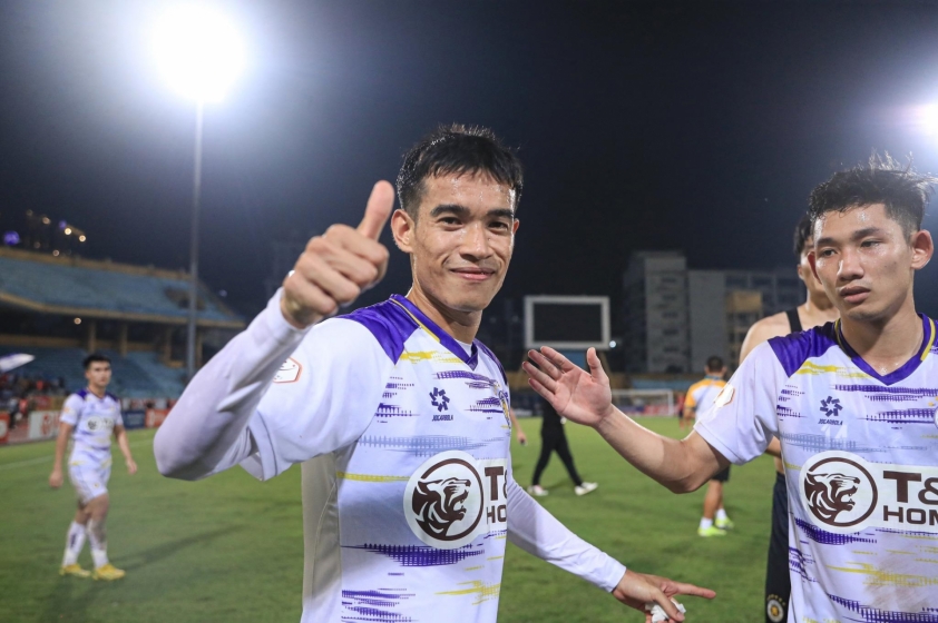 Đậu Văn Toàn Chạm Mốc 100 Trận Cho Hà Nội FC, VFF Gửi Lời Chúc Mừng