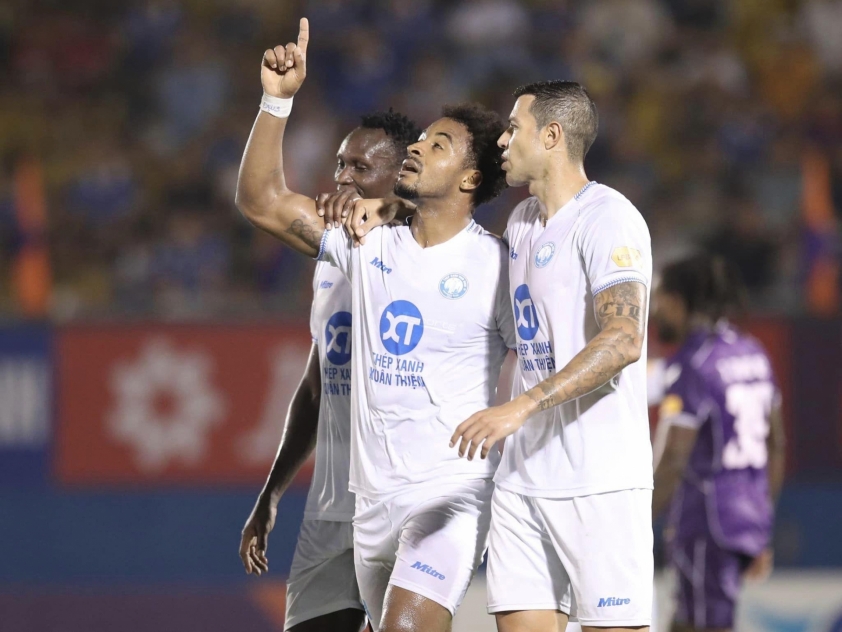 V-League 2024/25 Rượt Đuổi Căng Thẳng, Mưa Bàn Thắng Tràn Đầy
