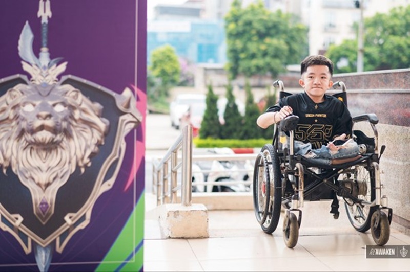 CĐV xếp hàng dài, đón xem Vòng chung kết ĐTDV mùa Xuân 2024
