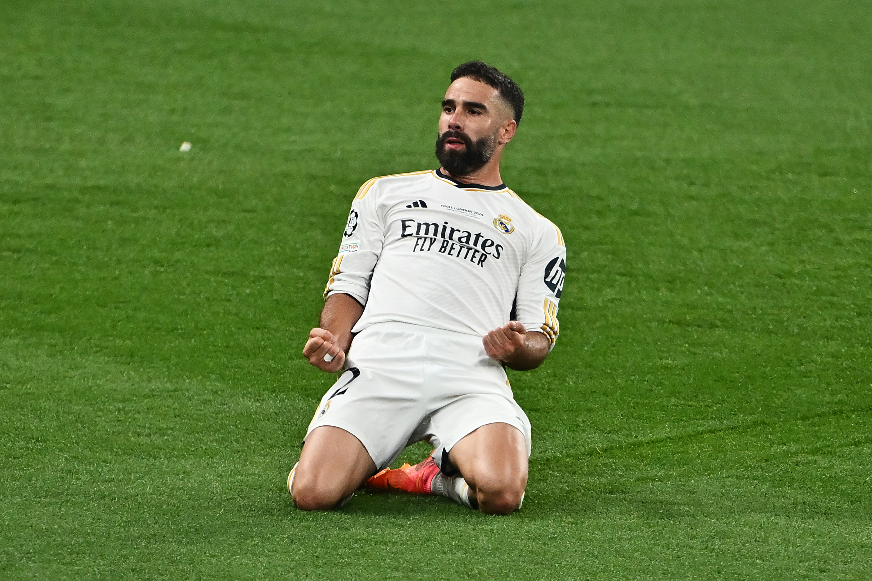 Real Madrid gia hạn hợp đồng với trụ cột phòng ngự Dani Carvajal