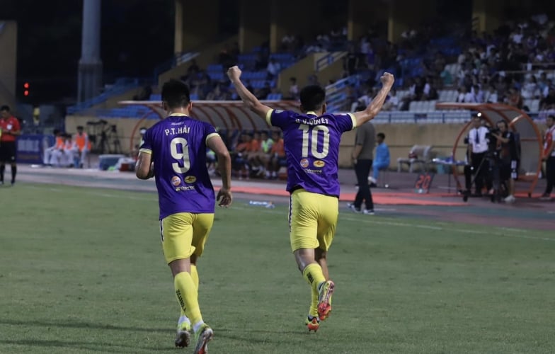 Phong độ ấn tượng của Văn Quyết giúp CLB Hà Nội thống trị mùa giải