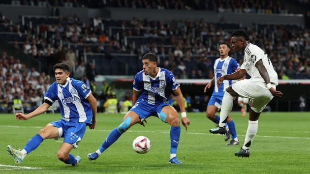 Thắng kịch tính Deportivo Alaves, Real Madrid gây áp lực lên Barcelona