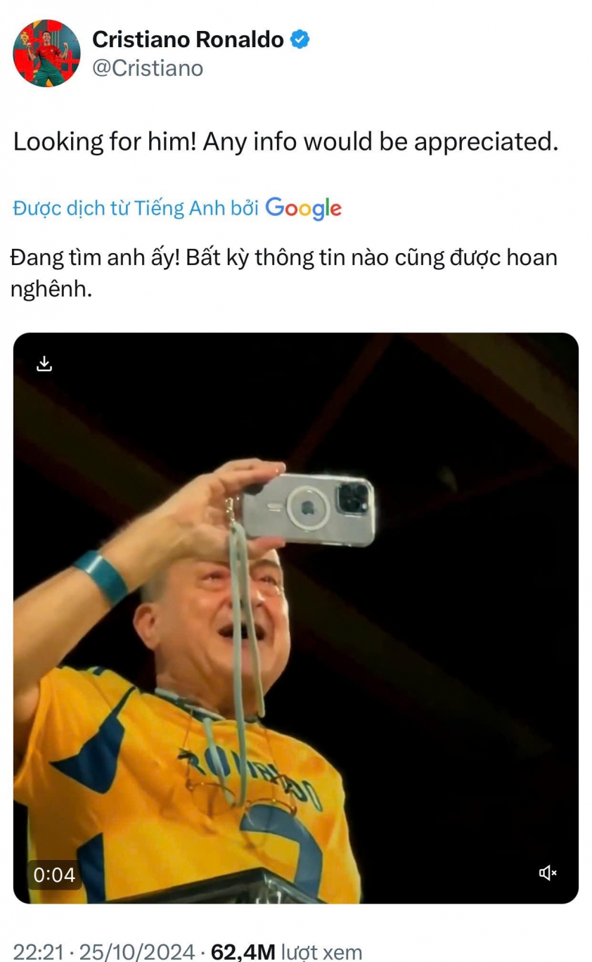 Ngôi sao bóng đá Cristiano Ronaldo tìm kiếm người hâm mộ lớn tuổi rơi nước mắt