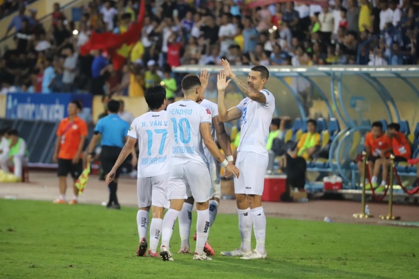 Bộ đôi Đức Huy - Văn Kiên cân bằng kỷ lục 5 lần vô địch V-League