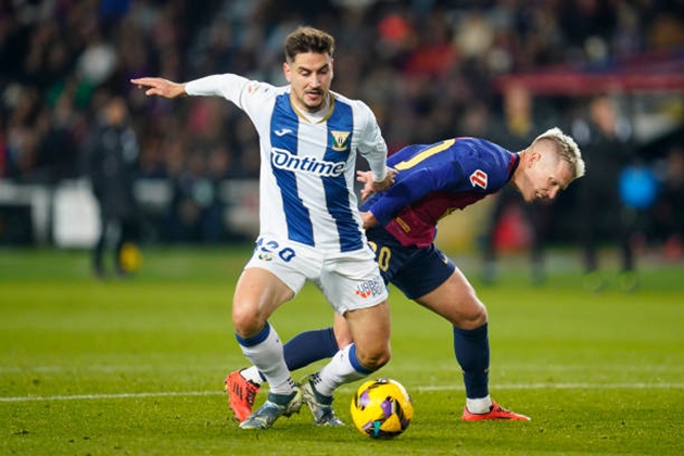 Áp lực gia tăng tại Barcelona Điểm sáng của Hansi Flick nhạt dần