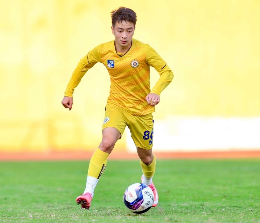 Mạch Ngọc Hà gia nhập CLB Trẻ TP HCM trong tham vọng thăng hạng V-League