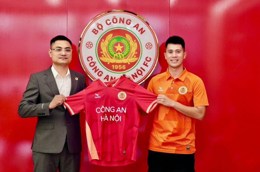 Trung vệ Trần Đình Trọng chính thức gia nhập CLB Công an Hà Nội