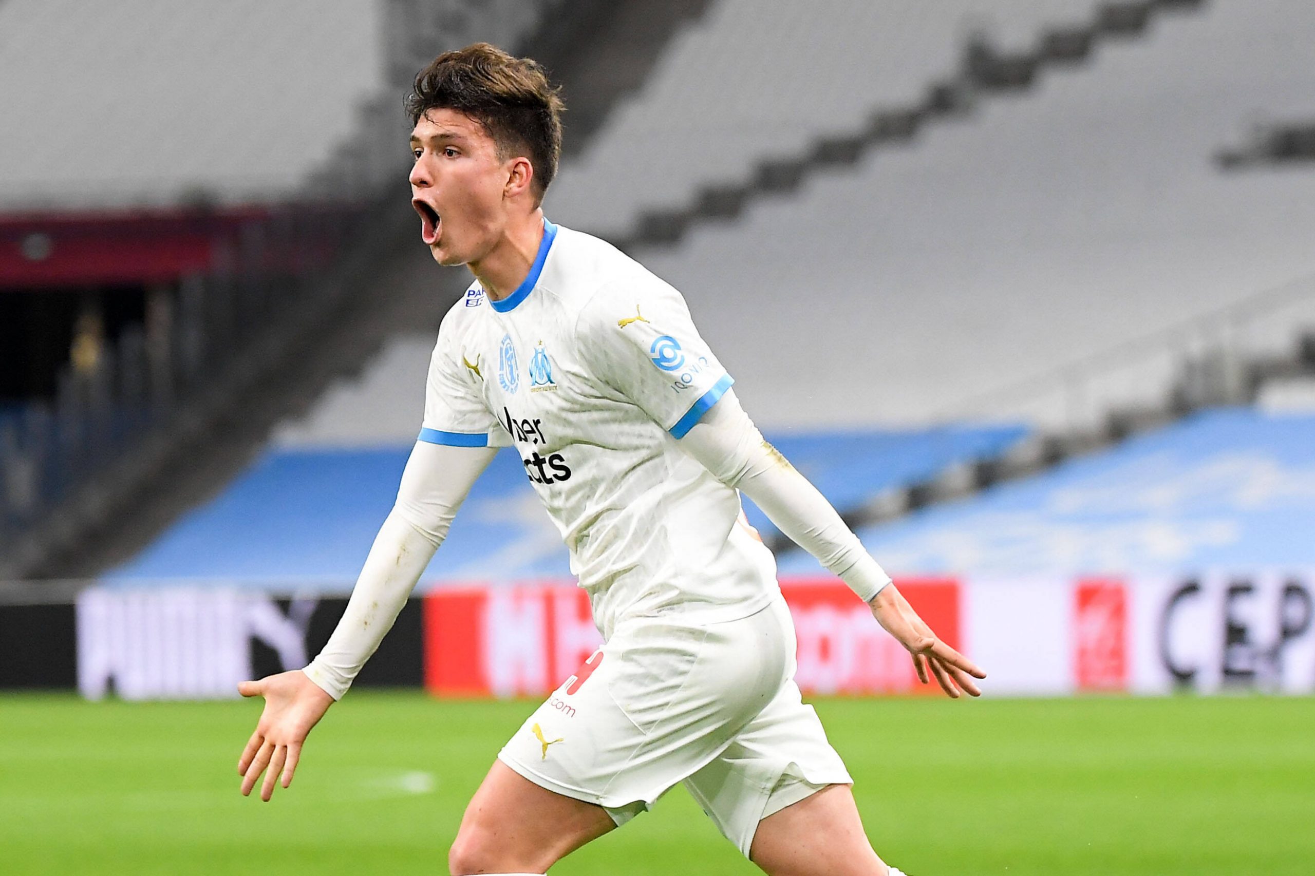 Trung vệ Ligue 1 không quan tâm đến Atletico