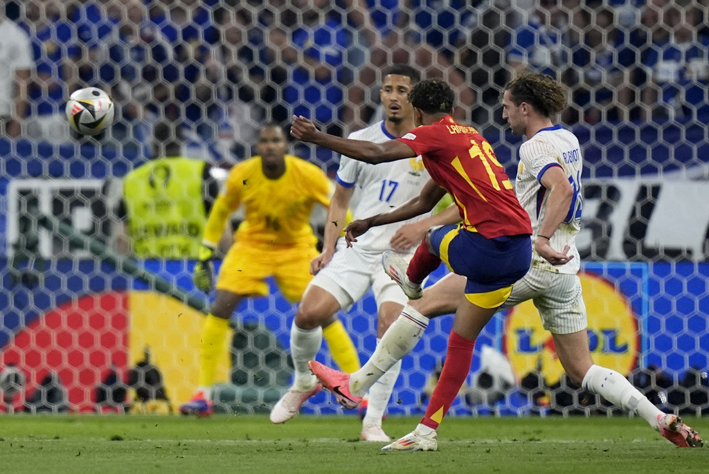 Chuyến Hành Trình Tuyệt Vời Của Lamine Yamal: Từ Cậu Bé Được Messi Tắm Đến Ngôi Sao Tỏa Sáng Ở EURO 2024