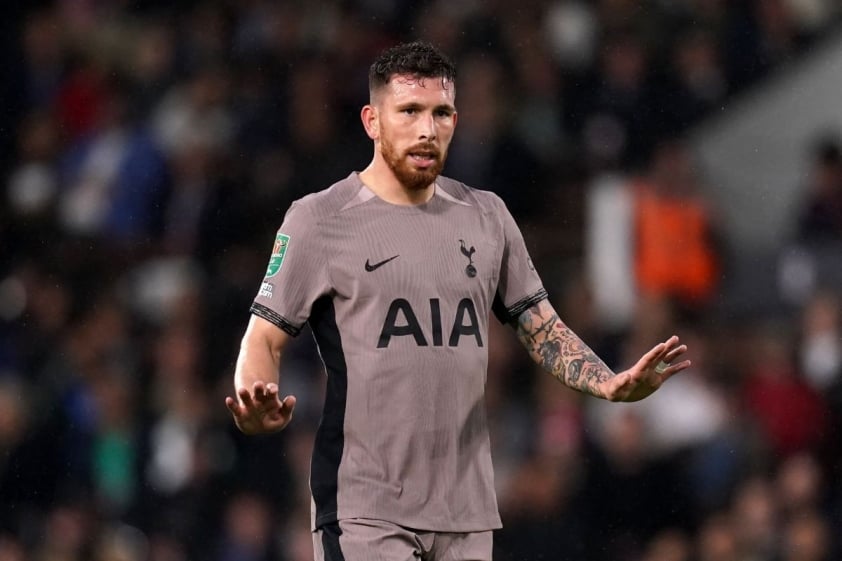 Mourinho nhắm tiền vệ Hojbjerg của Tottenham làm bản hợp đồng đầu tiên cho Fenerbahce
