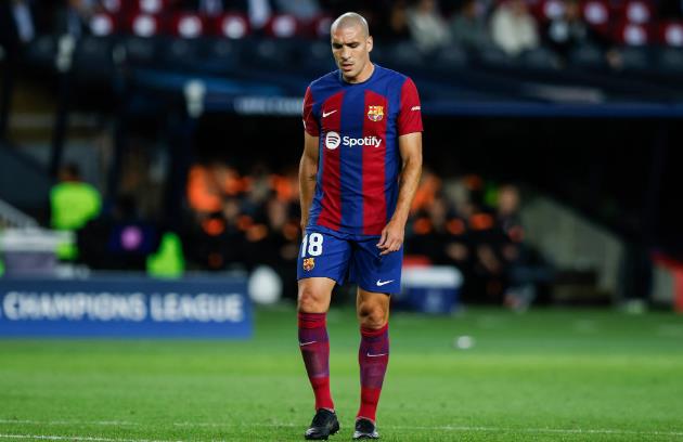 Tiền vệ đề đạt nguyện vọng rời Barca