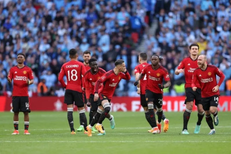 HLV Coventry nói MU thoát thua nhờ tình huống việt vị bởi cái móng chân