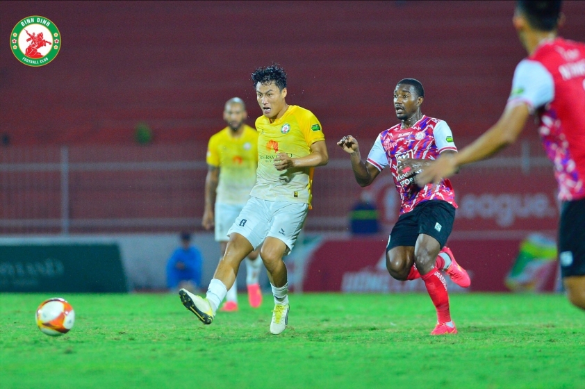 Mạc Hồng Quân bất ngờ tái hợp CLB Bình Định