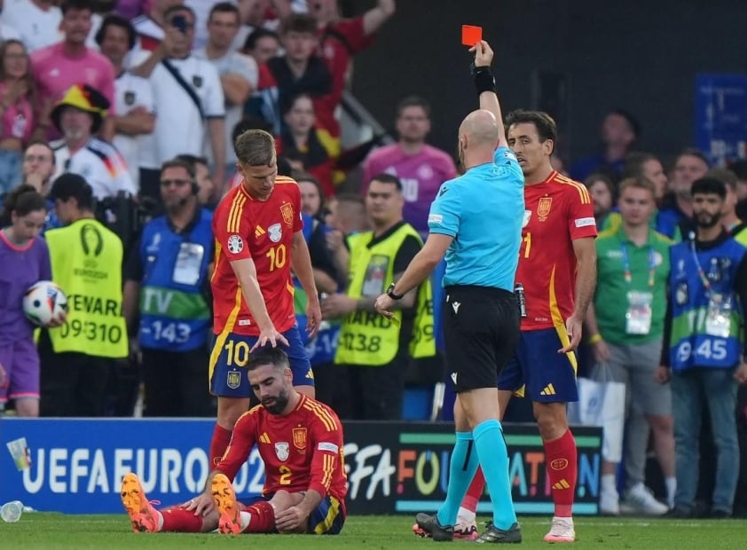 Đối mặt với Thử thách Thẻ Phạt: Tây Ban Nha và Anh Hướng Tới Chung Kết Euro 2024