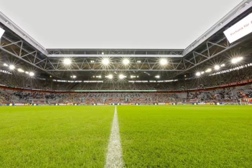 UEFA đòi hỏi khắt khe đối với sân vận động Euro 2024, sân Dusseldorf phải thay cỏ