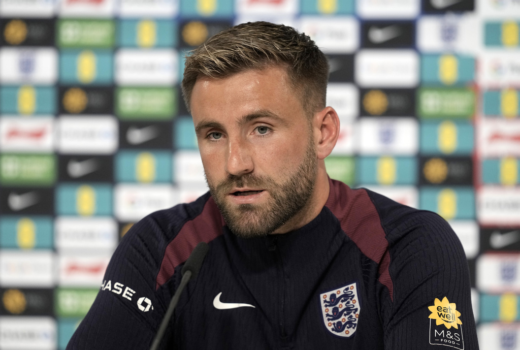 Luke Shaw bày tỏ sự hài lòng khi HLV Ten Hag tiếp tục dẫn dắt Manchester United