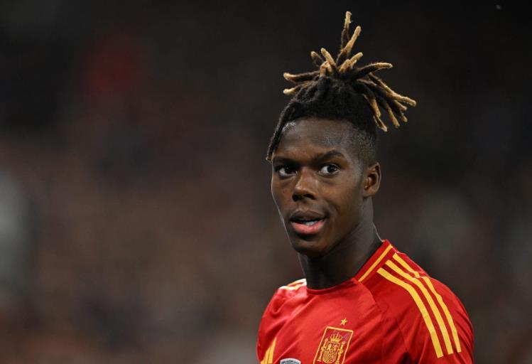 Chelsea, Arsenal và Liverpool tranh giành Nico Williams