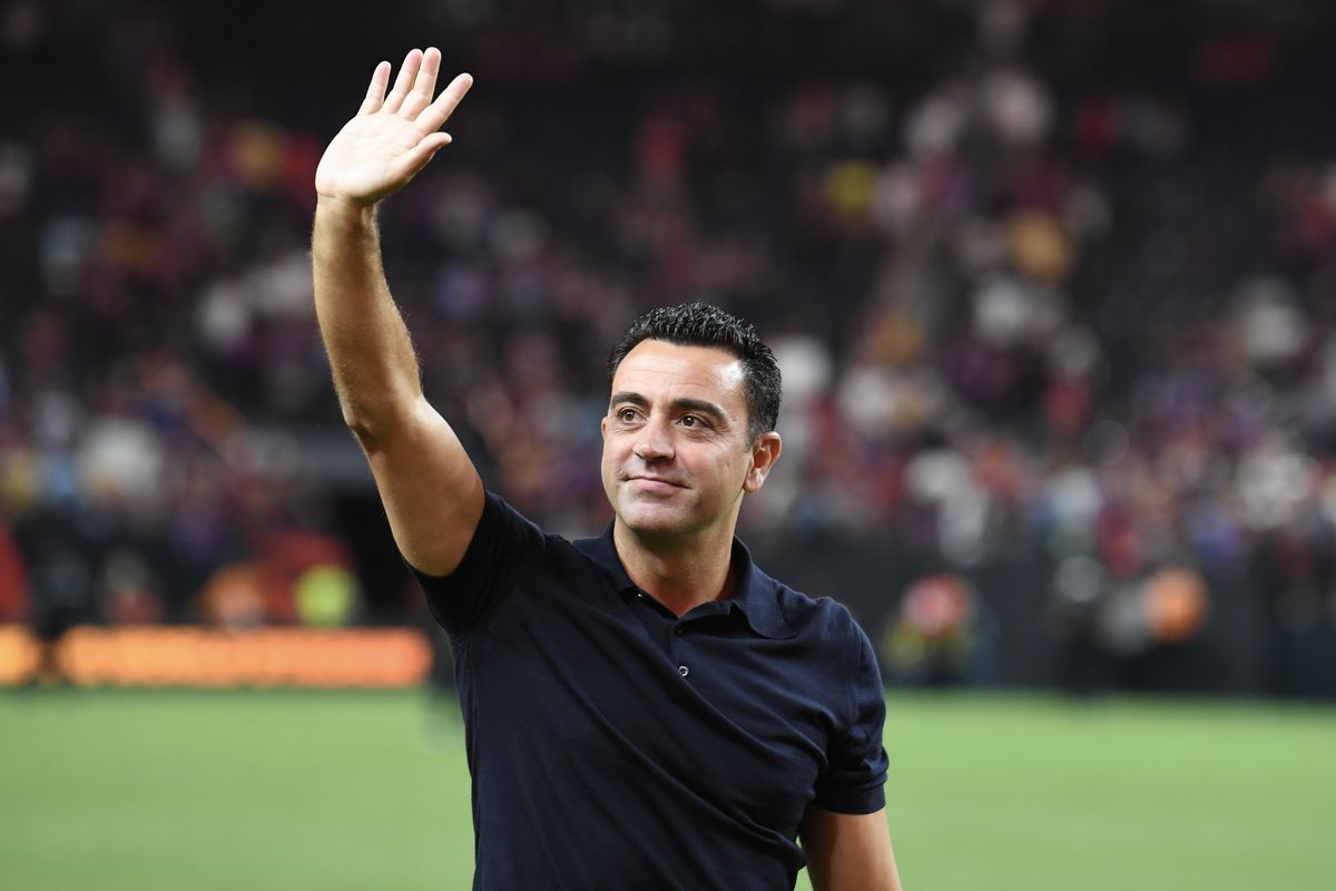 Laporta níu kéo Xavi