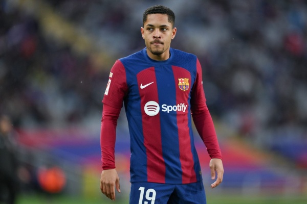 Số phận của Victor Roque tại Barcelona: Giữ lại hay bán đi?