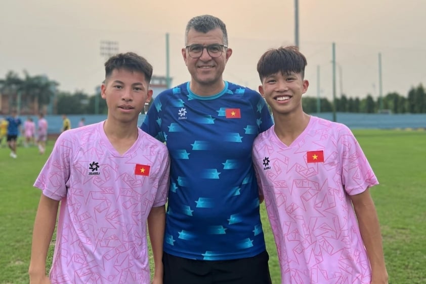 U17 Hà Nội đăng quang ngôi vô địch quốc gia dưới sự dẫn dắt của HLV Cristiano Roland