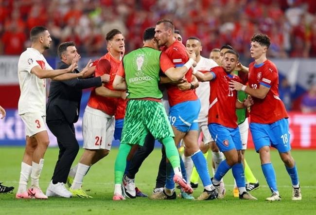 Cuộc Chiến Vòng 16 Euro 2024: Áo Đối Đầu Thổ Nhĩ Kỳ - Dự Báo Một Trận Đấu Rực Lửa