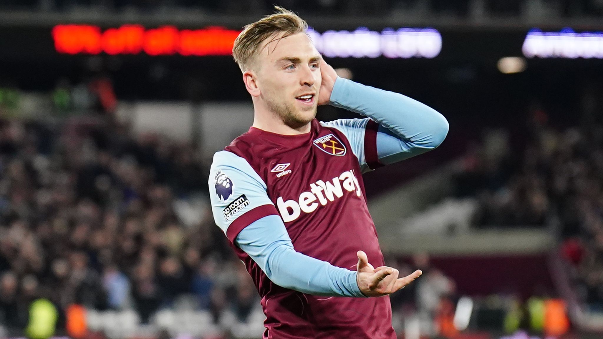 Chelsea nhắm sát thủ West Ham