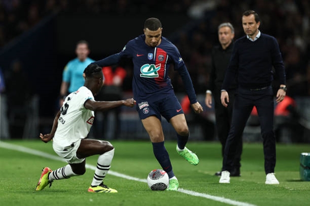 Huấn luyện viên Rennes ngả mũ trước Kylian Mbappe