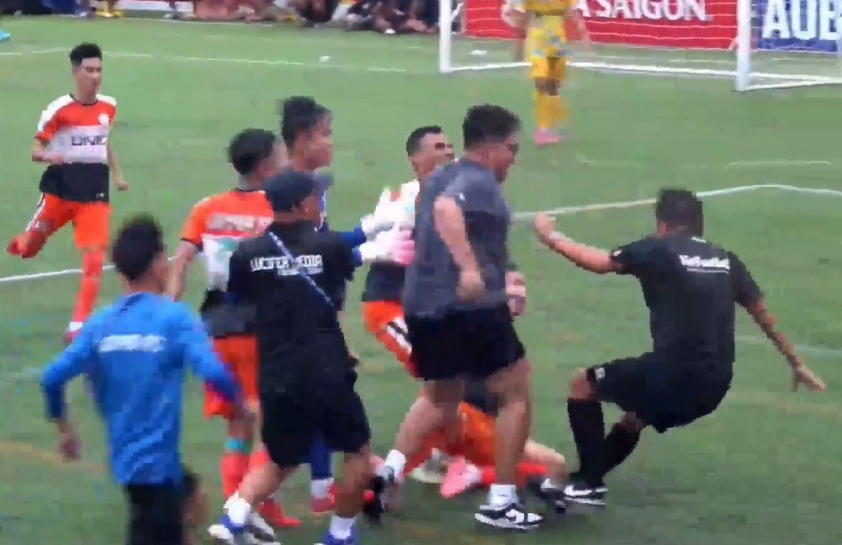 Bạo lực bóng đá bùng nổ: Câu lạc bộ Lucifer nhận án kỷ luật nặng nề sau hành vi tấn công trọng tài