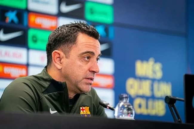 Xavi từ bỏ khoản bồi thường, thể hiện lòng trung thành với Barcelona