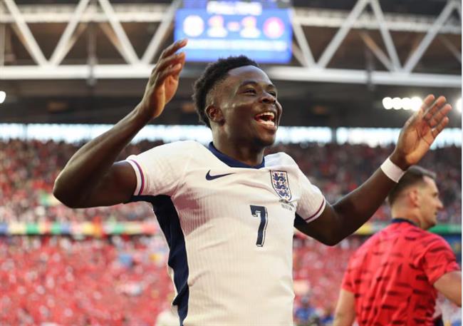 Bukayo Saka vượt qua bóng ma EURO 2020, Harry Kane dành lời khen ngợi