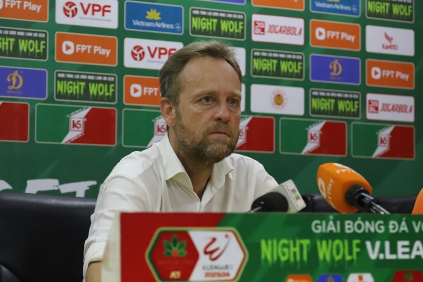 HLV Polking Đánh Giá Cao Sức Mạnh Nam Định, V-League Phát Triển