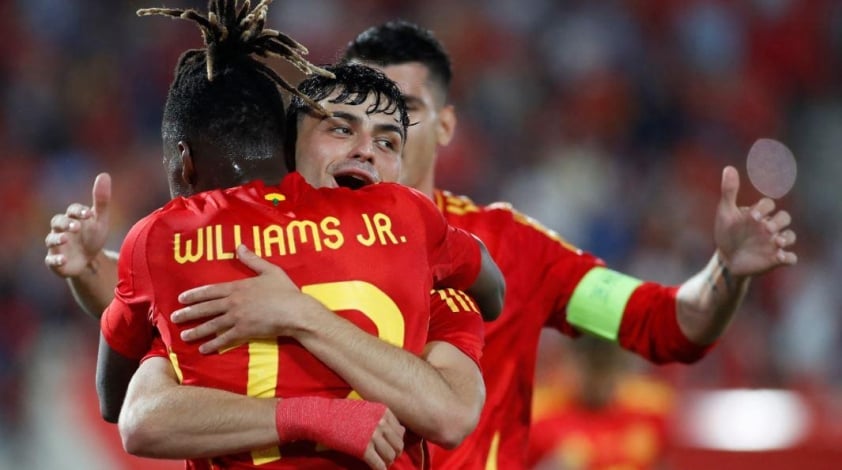 Ngôi sao Barcelona Pedri khao khát chữ ký của Nico Williams