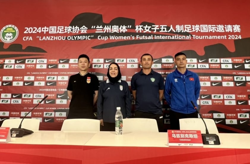 HLV Nguyễn Đình Hoàng gửi gắm niềm tin vào ĐT futsal nữ Việt Nam tại giải giao hữu quốc tế