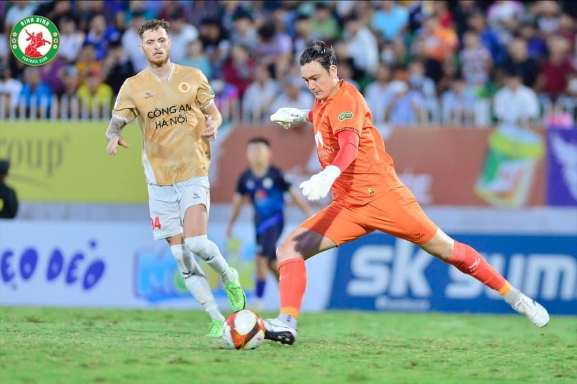 Bình Định đăng quang Á quân V-League 2023/24 với chiến thắng ấn tượng 4-1 trước CAHN