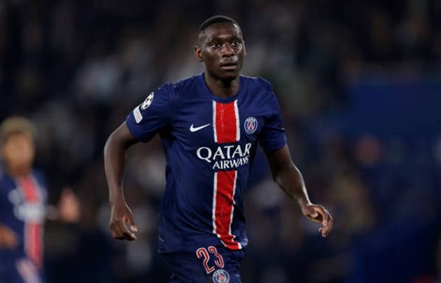 PSG theo đuổi Osimhen, mở đường cho Kolo Muani về với RB Leipzig